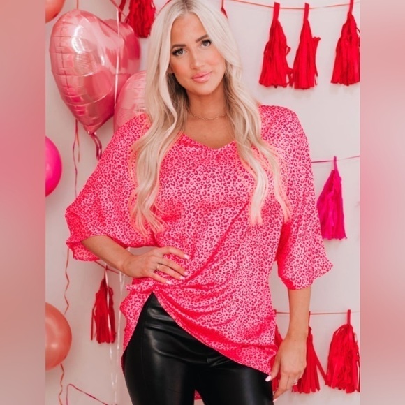 PINK CHEETAH PRINT OVERSIZED DOLMAN SLEEVE V NECK TOP Size Large - Picture 4 of 9
